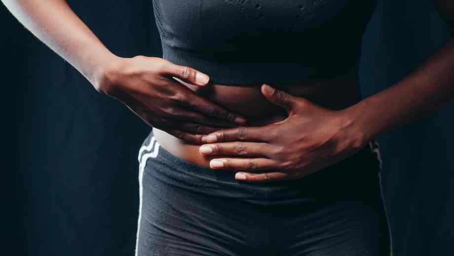 Comment ne plus avoir mal au ventre : les causes et solutions