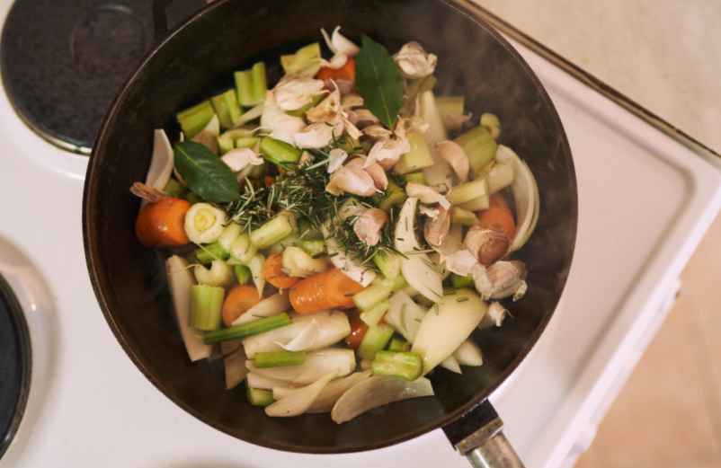 Le wok de navets et poulet-Le monde des 2 à 7 ans Le wok de navets et poulet-Le monde des 2 à 7 ans